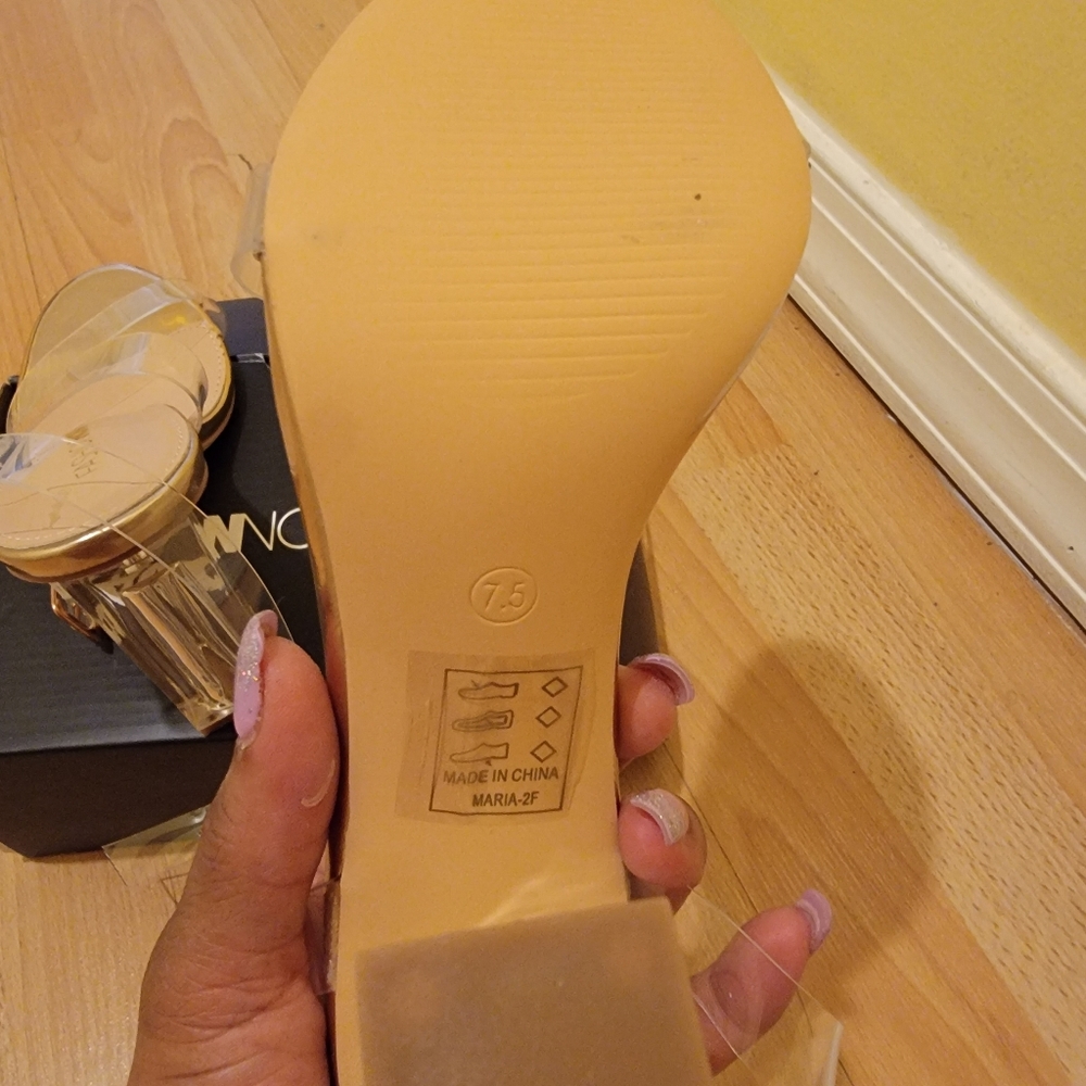 Shoes - Picture 7 of 9